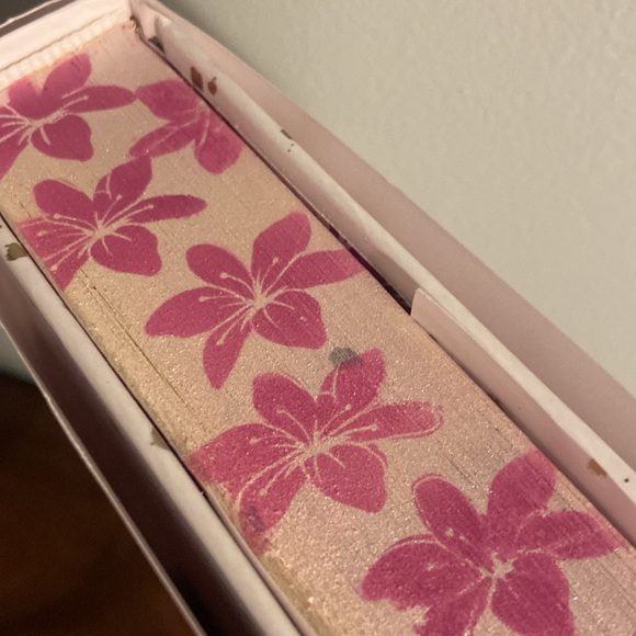 It Ends With Us - custom sprayed, READ DESCRIPTION/look at photos - Picture 3 of 8